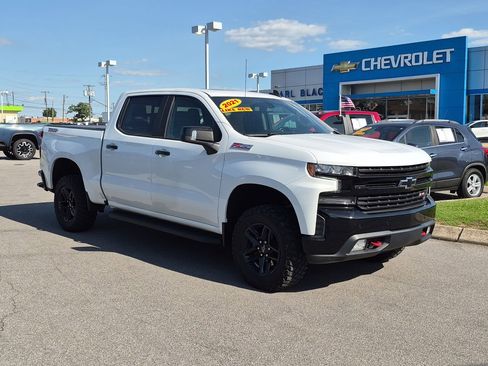 Used 2021 Chevrolet Silverado 1500 LT Trail Boss w/ Convenience Package II AWD/4WD image 2