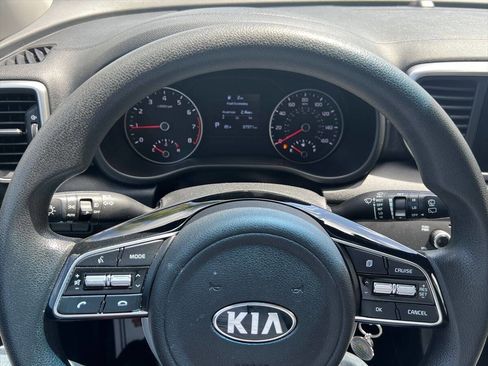 Used 2022 Kia Sportage LX image 11