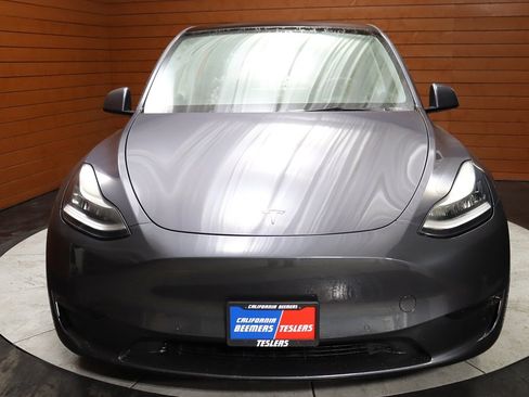 Used 2024 Tesla Model Y Long Range image 2