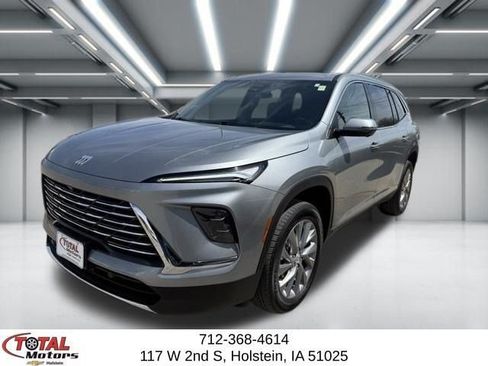 Used 2025 Buick Enclave Preferred AWD/4WD image 4