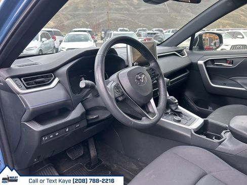 Used 2023 Toyota RAV4 SE w/ Convenience Package image 17