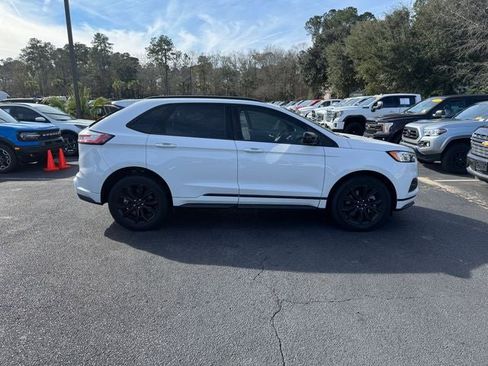 Used 2023 Ford Edge SE w/ Black Appearance Package image 9