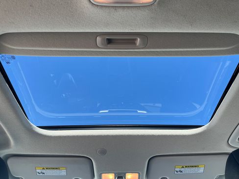 Used 2024 Hyundai Venue SEL FWD image 18