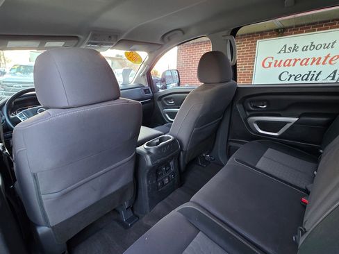 Used 2022 Nissan Titan SV w/ SV Convenience Package image 10
