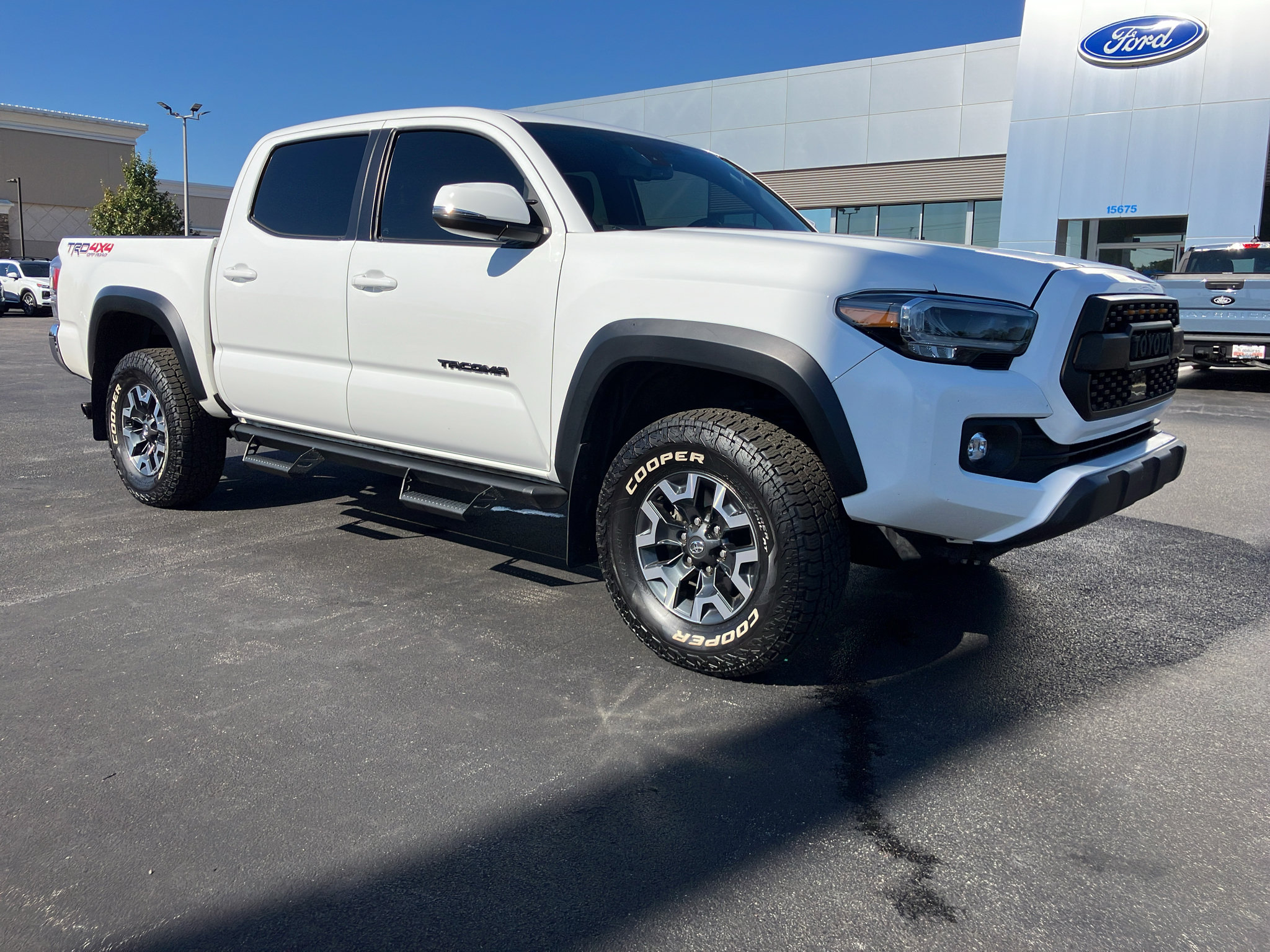 Used 2023 Toyota Tacoma TRD Off-Road w/ Black Out Package (TMS) AWD/4WD image 10
