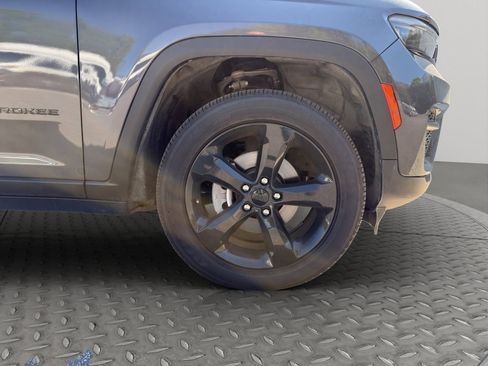 Used 2023 Jeep Grand Cherokee Altitude image 13