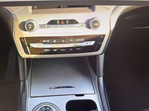 Used 2022 Ford Explorer XLT image 21