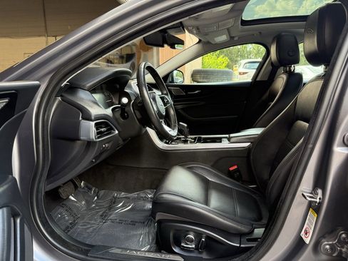 Used 2020 Jaguar XE S image 9