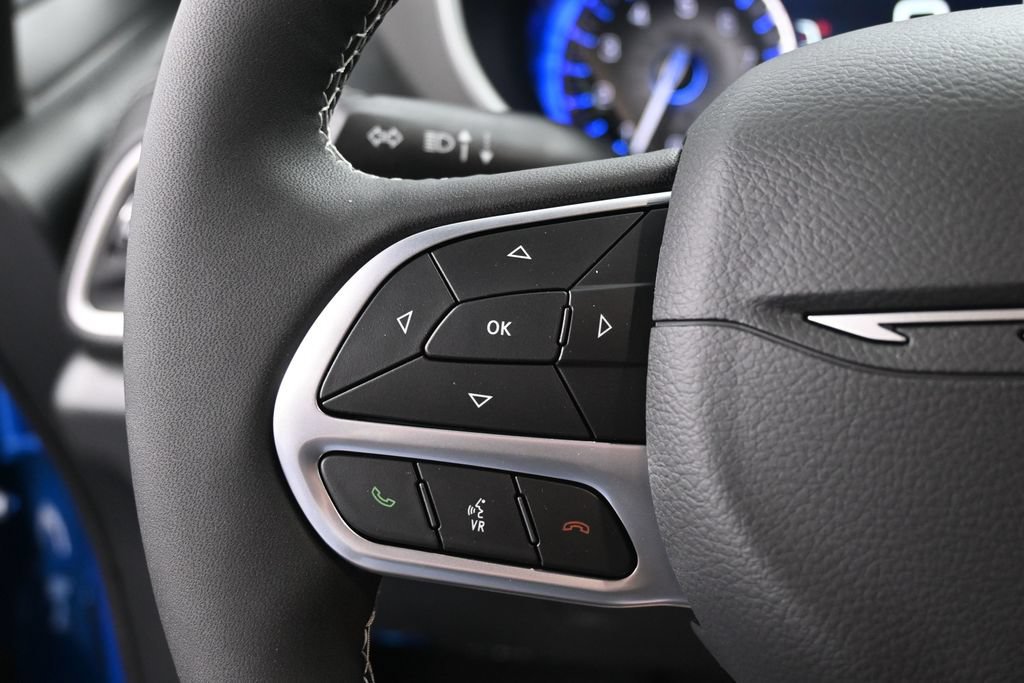New 2027 Chrysler Pacifica Select w/ Family Tech Group FWD image 27