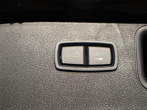 New 2026 Porsche Macan image 18