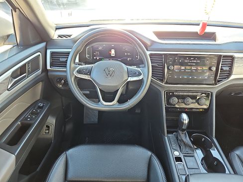 Certified 2022 Volkswagen Atlas Cross Sport SE image 8