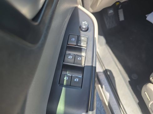 Used 2014 Toyota Highlander Limited w/ Driver Technology Package FWD image 14