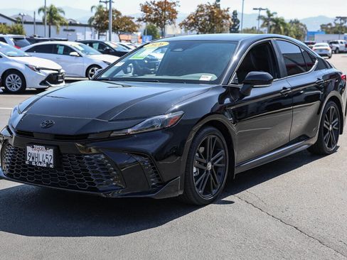 Used 2026 Toyota Camry Hybrid FWD image 18