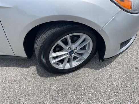 Used 2018 Ford Focus SE FWD image 15