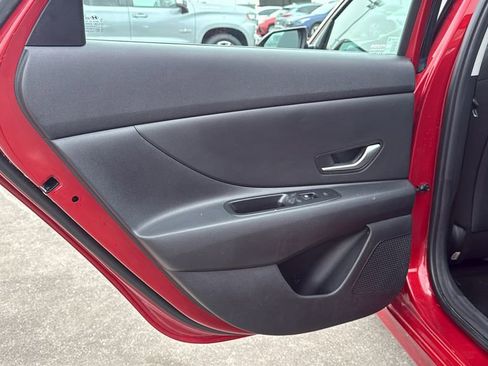 Used 2025 Hyundai Elantra SE FWD image 16