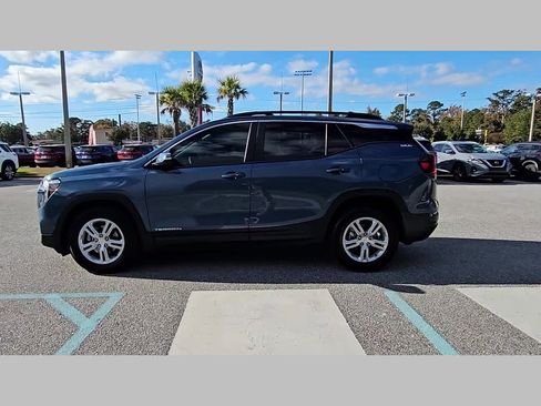 Used 2024 GMC Terrain SLE w/ Driver Convenience Package image 27