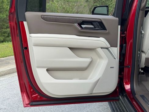 New 2025 GMC Yukon XL Denali w/ Denali Reserve Package image 23