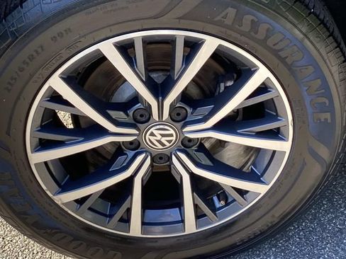 Used 2020 Volkswagen Tiguan SEL FWD image 31
