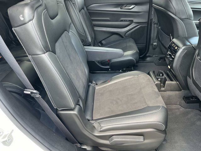 Used 2023 Jeep Grand Cherokee L Altitude AWD/4WD image 23