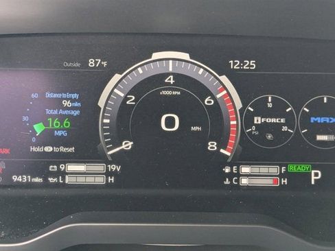 Used 2025 Toyota Tundra Limited AWD/4WD image 25