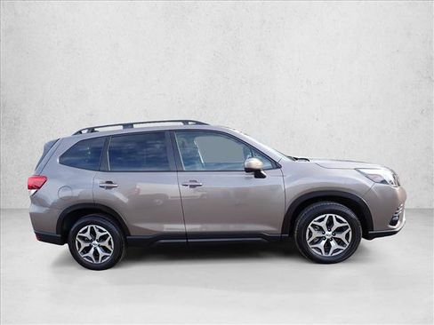 Certified 2024 Subaru Forester Premium AWD/4WD image 5