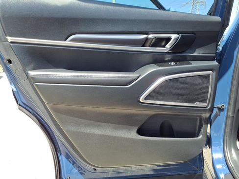 Used 2025 Kia Telluride S FWD image 19