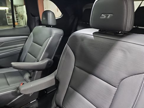 Used 2025 Buick Enclave Sport Touring w/ Super Cruise Package image 16