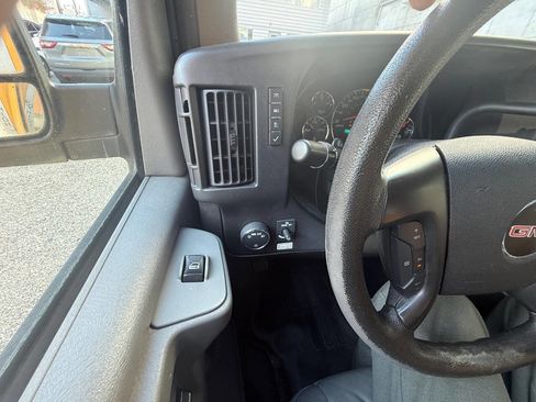 Used 2015 GMC Savana 3500 image 19
