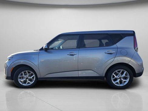 Used 2023 Kia Soul LX w/ Option Group 015 FWD image 19