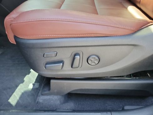Certified 2024 Kia Telluride SX w/ Towing Package FWD image 18