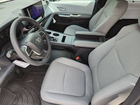 New 2026 Toyota Sienna XLE image 11