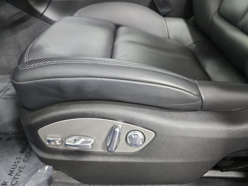 Certified 2019 Porsche Macan AWD/4WD image 23