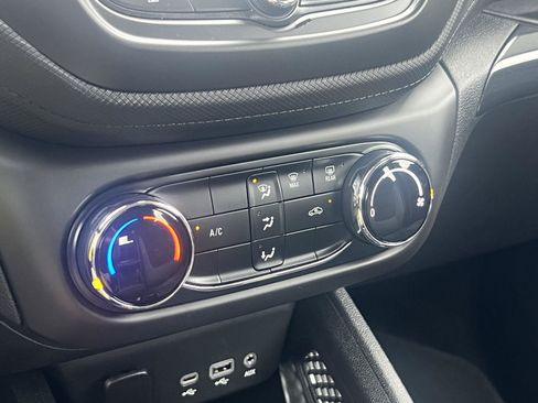 Used 2023 Chevrolet TrailBlazer LS FWD image 25