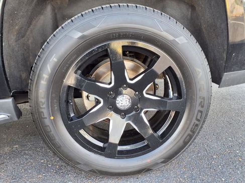 Used 2018 GMC Yukon XL SLT image 28