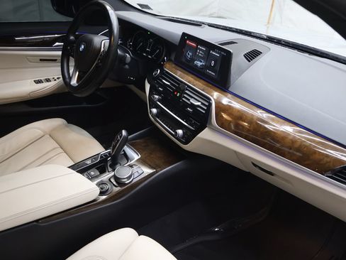 Used 2018 BMW 530e xDrive w/ Premium Package 2 AWD/4WD image 10