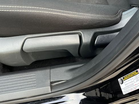 Used 2023 Nissan Rogue S image 22