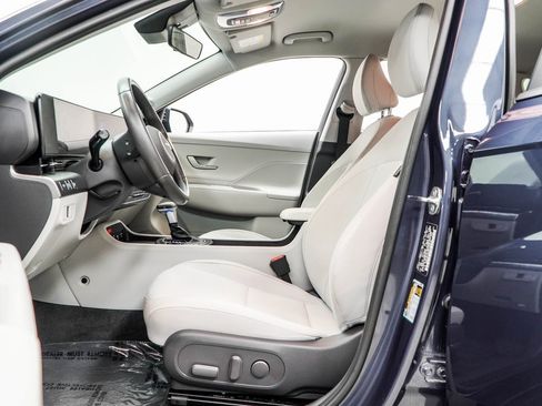 Used 2025 Hyundai Kona SEL image 36