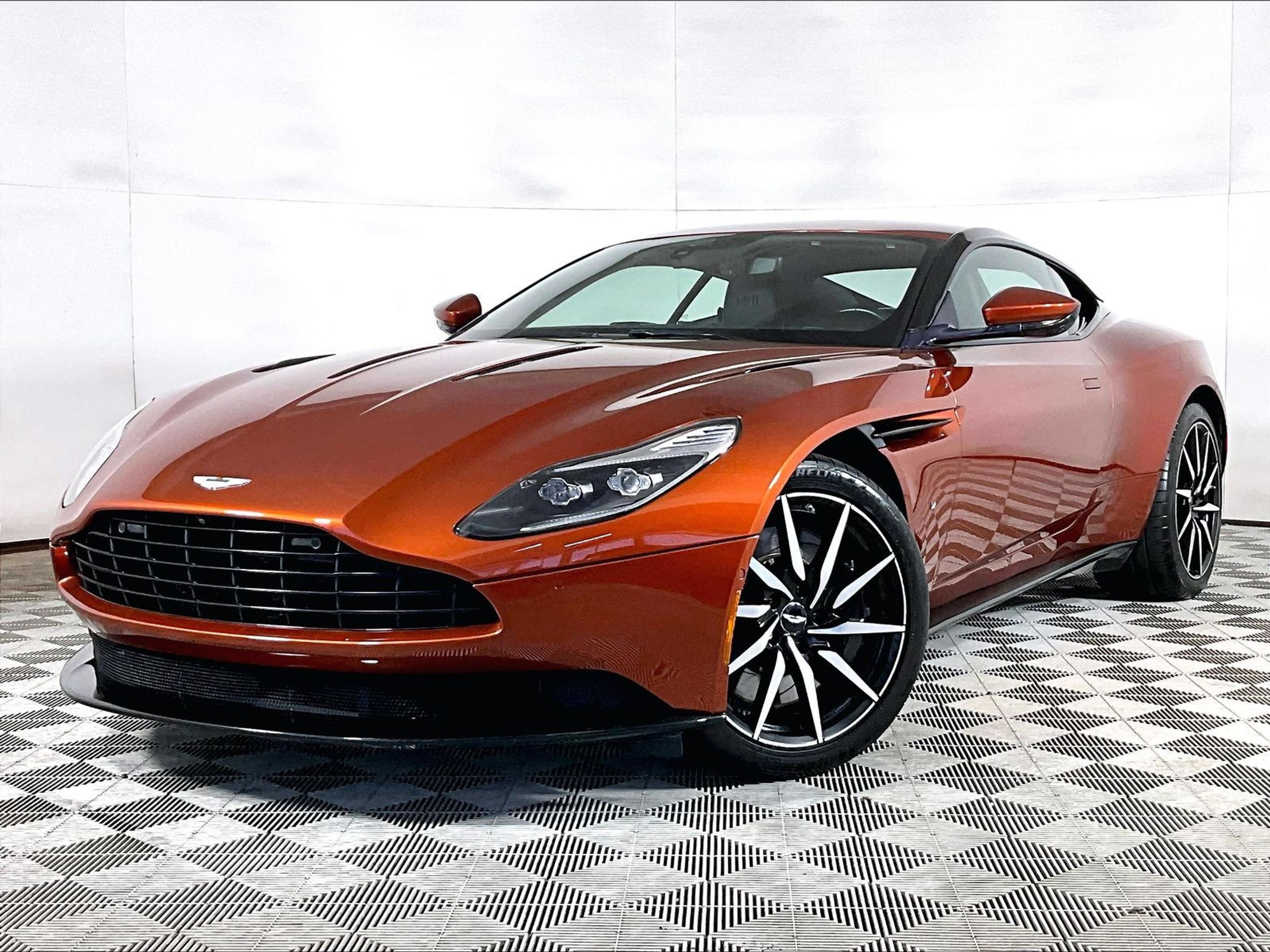 Used 2017 Aston Martin DB11 V12 RWD image 1