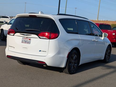 Used 2020 Chrysler Pacifica Limited w/ Advanced Safetytec Group image 13