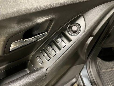Used 2016 Chevrolet Trax LS FWD image 17