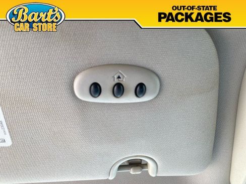Used 2015 Chrysler Town & Country Limited Platinum FWD image 32