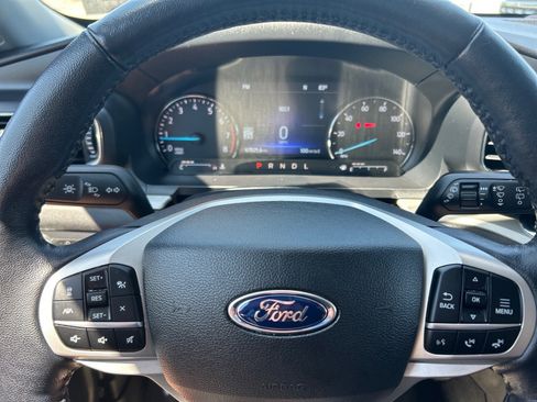 Used 2022 Ford Explorer XLT w/ Equipment Group 202A AWD/4WD image 25