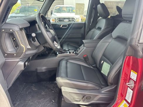 New 2025 Ford Bronco Badlands image 12