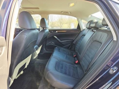 Used 2014 Volkswagen Passat 1.8T SEL Premium image 17