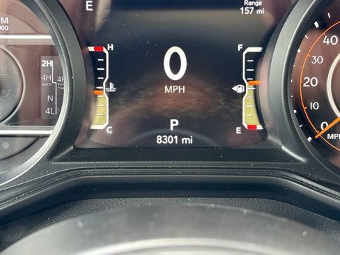 Used 2025 Jeep Wrangler Unlimited Rubicon AWD/4WD image 36
