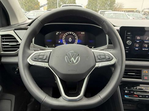 New 2026 Volkswagen Taos SE image 11