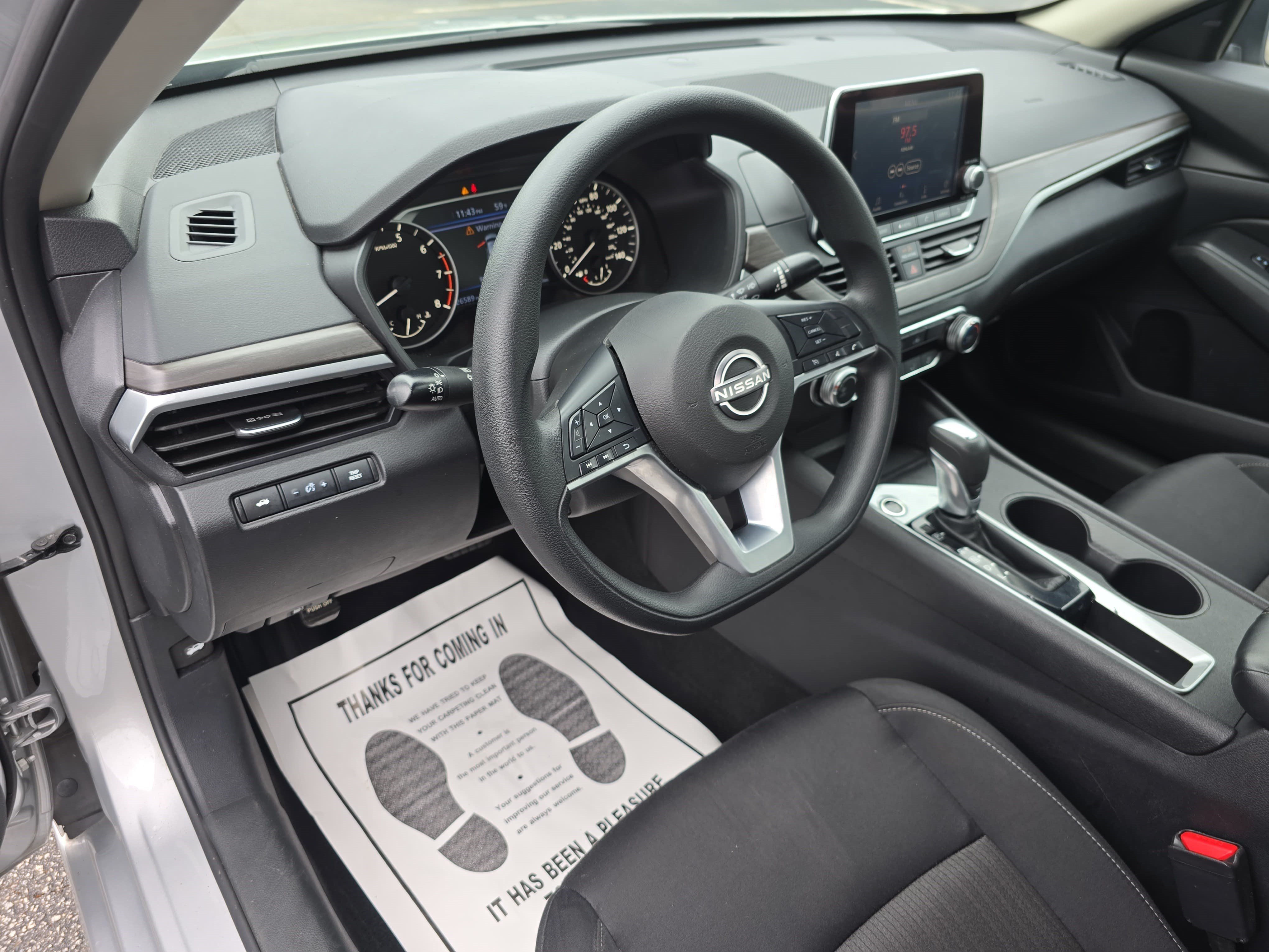 Used 2025 Nissan Altima 2.5 SV FWD image 15