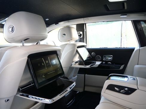 Used 2018 Rolls-Royce Phantom Sedan image 29