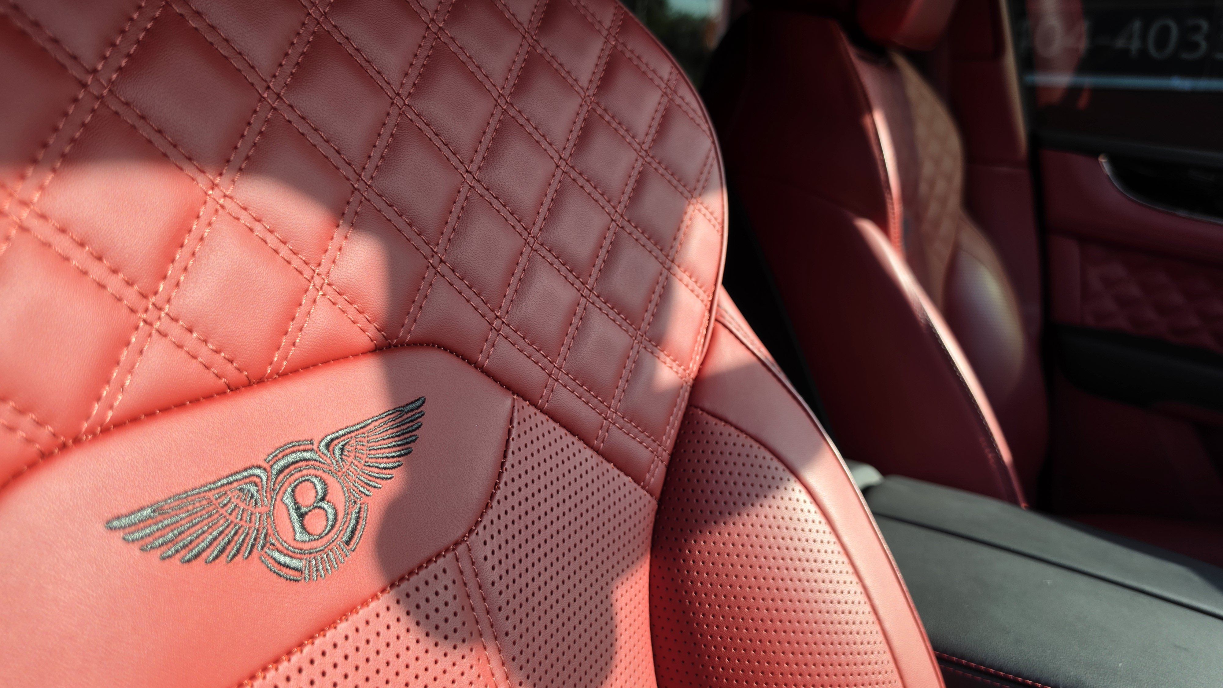 Used 2022 Bentley Bentayga AWD/4WD image 36