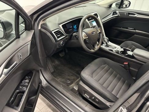 Used 2015 Ford Fusion SE image 9